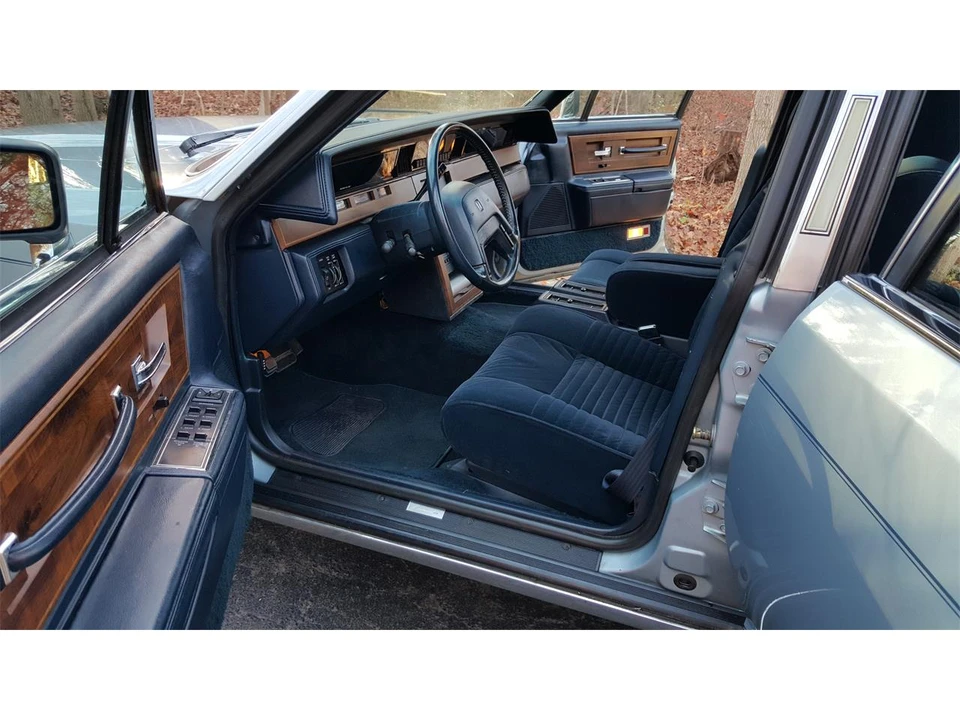 1987 Lincoln Continental 7th Gen - Image 13 of 19