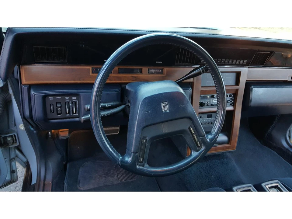 1987 Lincoln Continental 7th Gen - Image 14 of 19