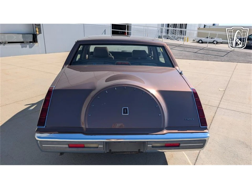 1987 Lincoln Continental 7th Gen - Image 11 of 31