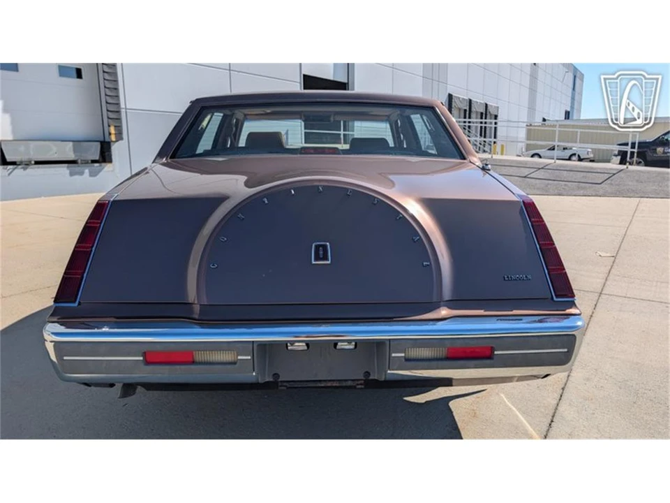 1987 Lincoln Continental 7th Gen - Image 12 of 31