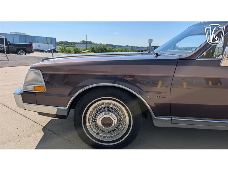 1987 Lincoln Continental 7th Gen - Image 27 of 31