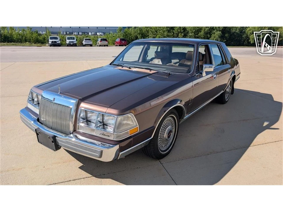 1987 Lincoln Continental 7th Gen - Image 2 of 31