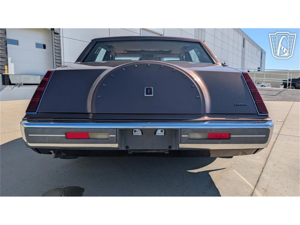 1987 Lincoln Continental 7th Gen - Image 13 of 31