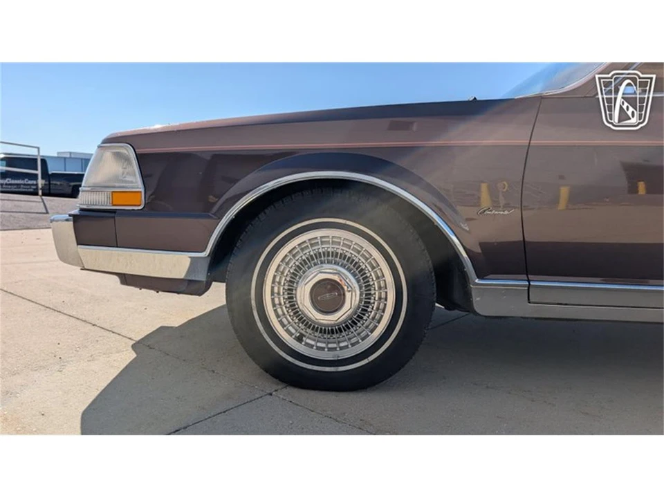 1987 Lincoln Continental 7th Gen - Image 28 of 31