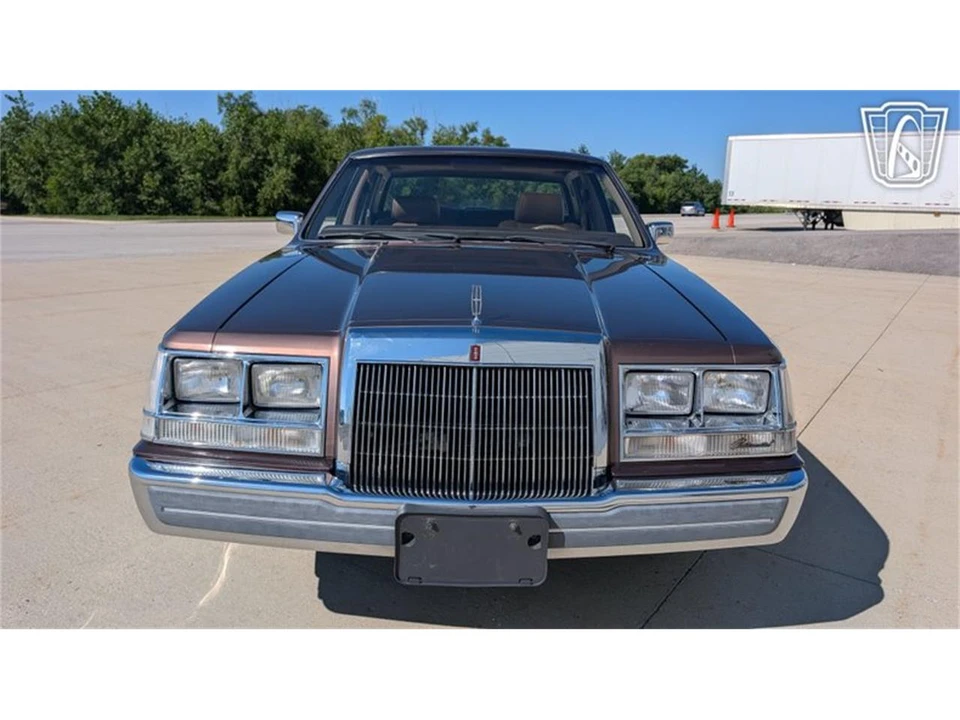 1987 Lincoln Continental 7th Gen - Image 24 of 31