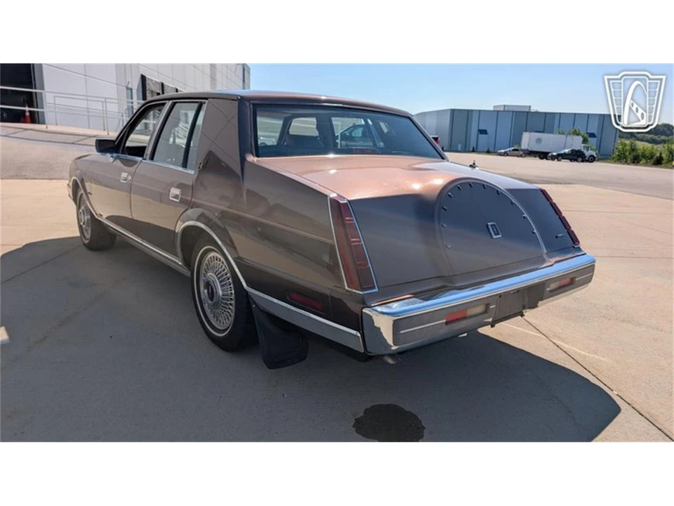 1987 Lincoln Continental 7th Gen - Image 9 of 31