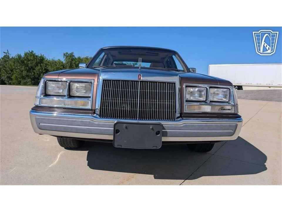 1987 Lincoln Continental 7th Gen - Image 25 of 31