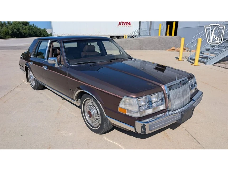 1987 Lincoln Continental 7th Gen - Image 20 of 31