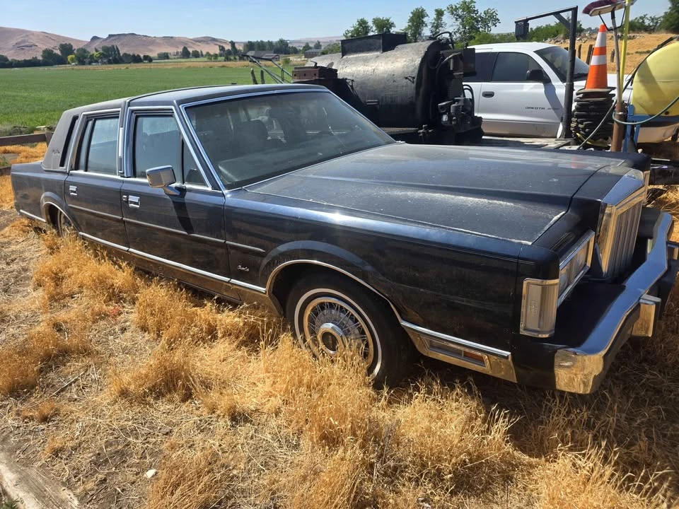1987 Lincoln Continental 7th Gen - Image 2 of 9