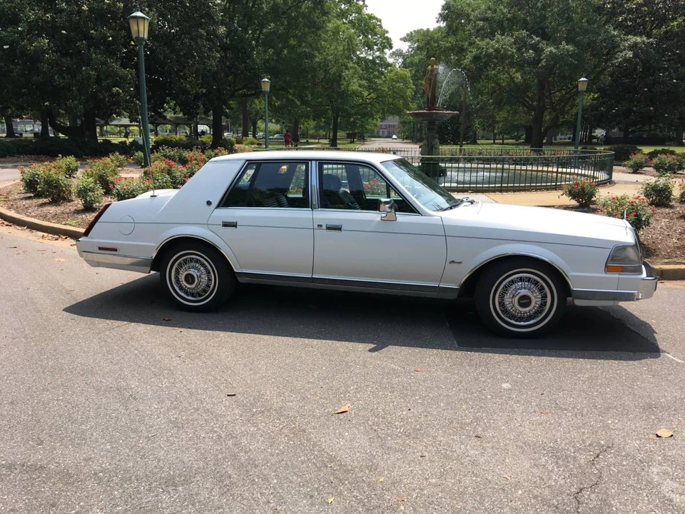 1987 Lincoln Continental 7th Gen - Image 3 of 11