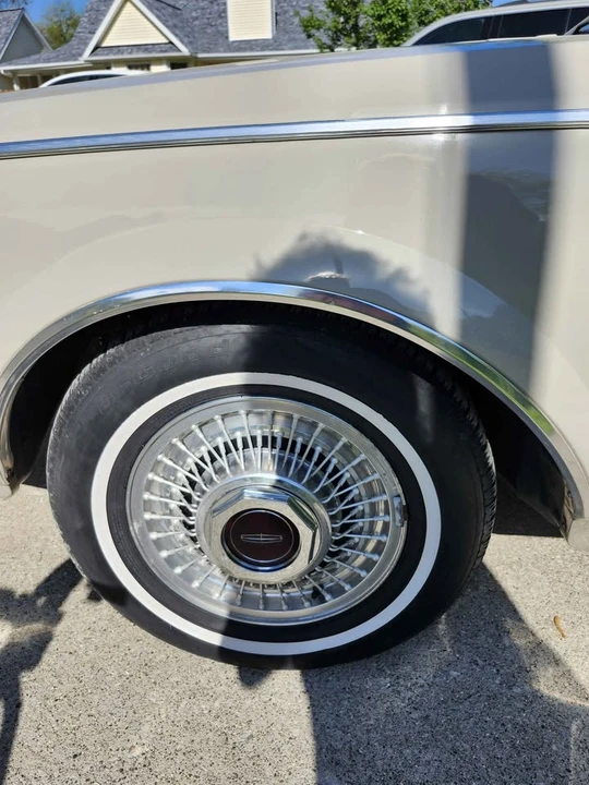 1987 Lincoln Continental 7th Gen - Image 4 of 7