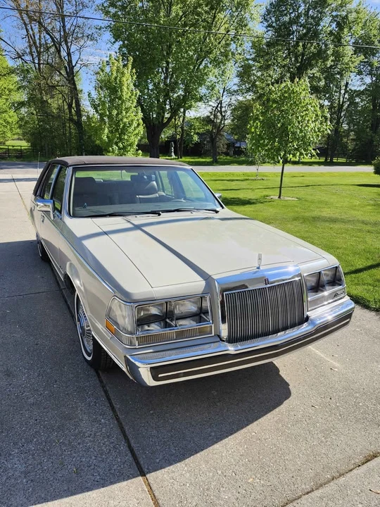 1987 Lincoln Continental 7th Gen - Image 2 of 7