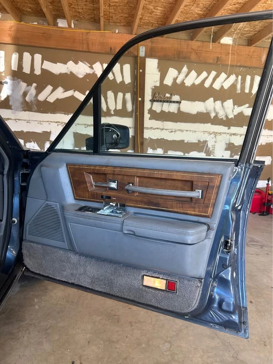 1987 Lincoln Continental 7th Gen - Image 19 of 20