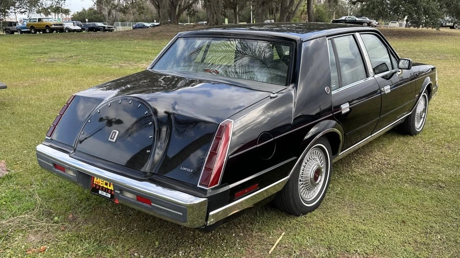 1987 Lincoln Continental 7th Gen - Image 4 of 6