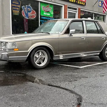 1987 Lincoln Continental Signature Sedan 4D