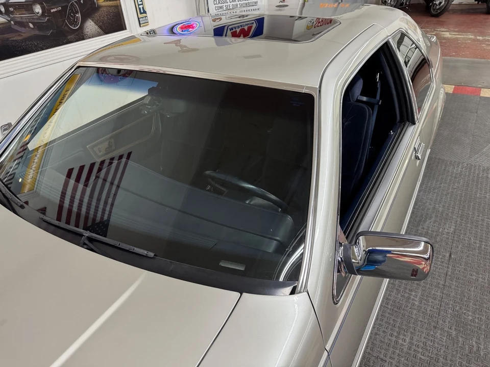 1987 Lincoln Continental Mark VII - Image 10 of 21