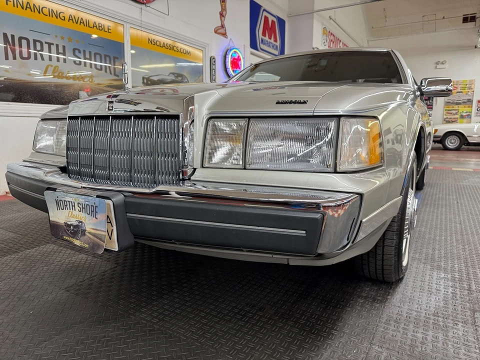 1987 Lincoln Continental Mark VII - Image 9 of 21