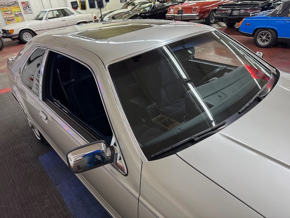 1987 Lincoln Continental Mark VII - Image 11 of 21