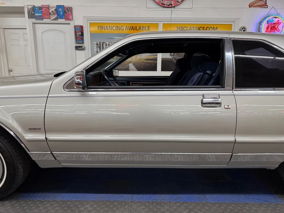 1987 Lincoln Continental Mark VII - Image 19 of 21