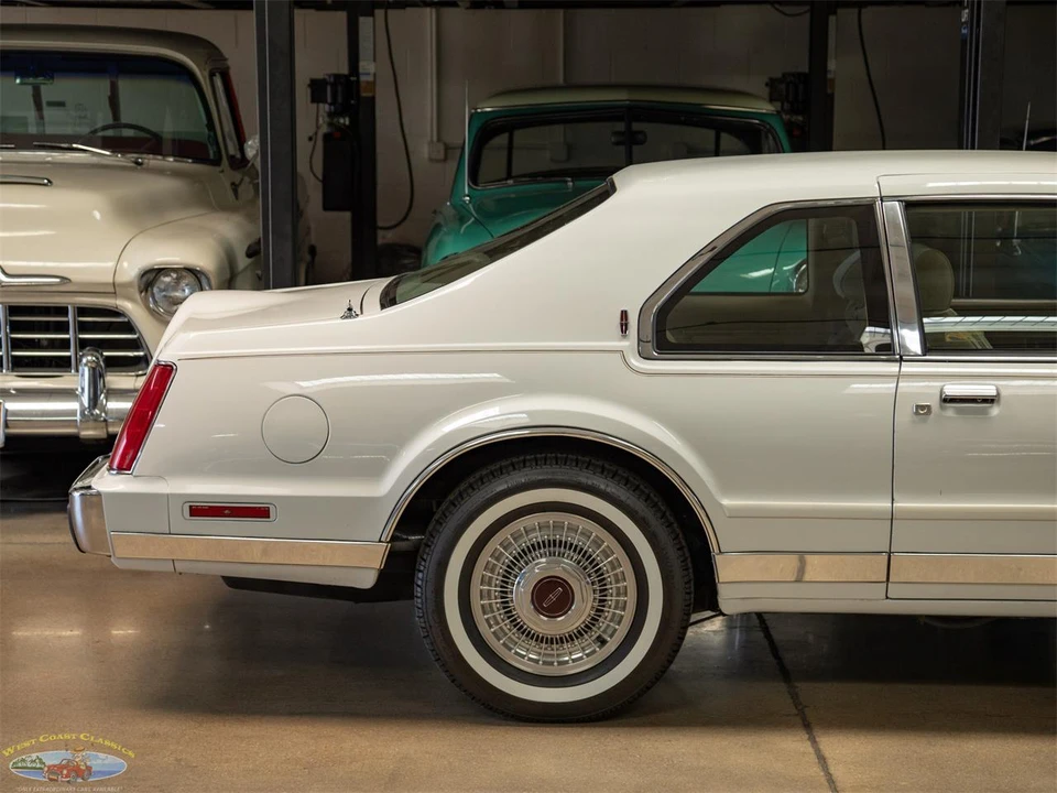 1987 Lincoln Continental Mark VII - Image 2 of 31