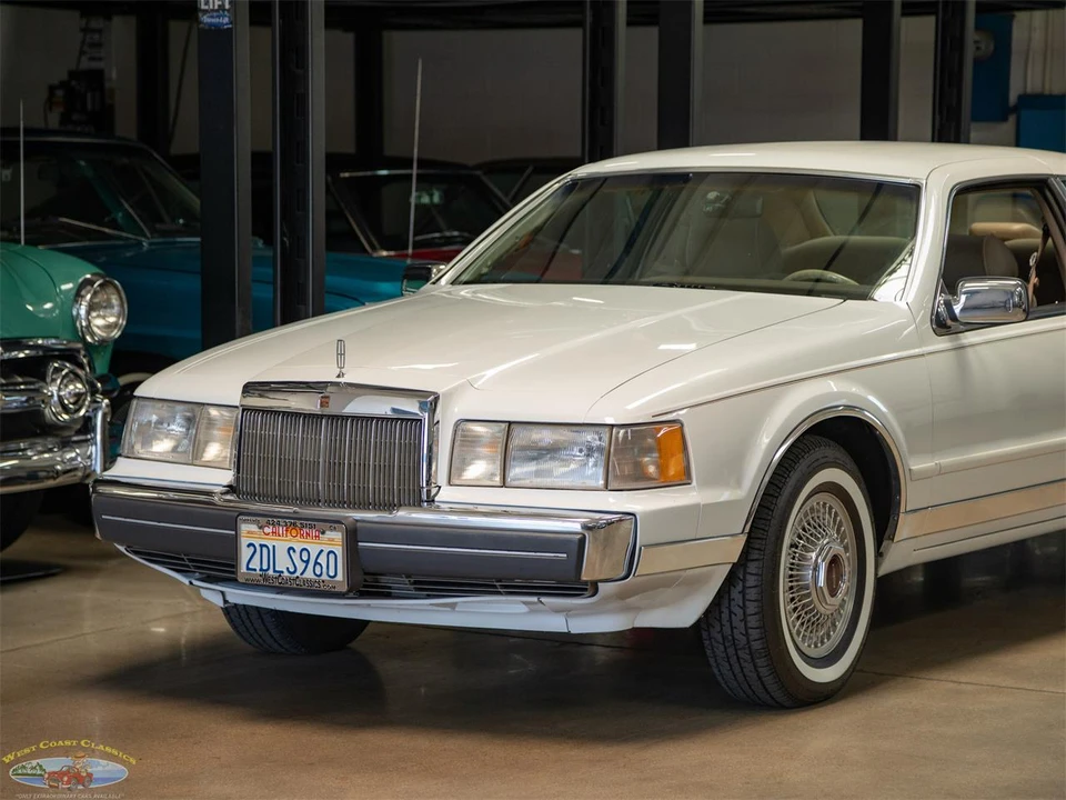1987 Lincoln Continental Mark VII - Image 8 of 31