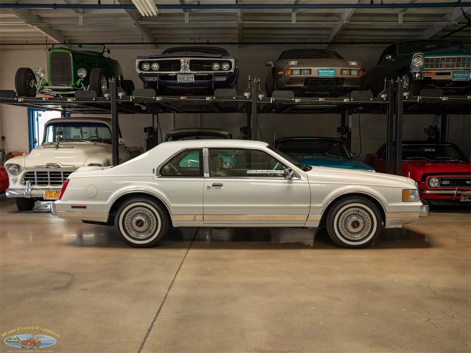 1987 Lincoln Continental Mark VII - Image 3 of 31
