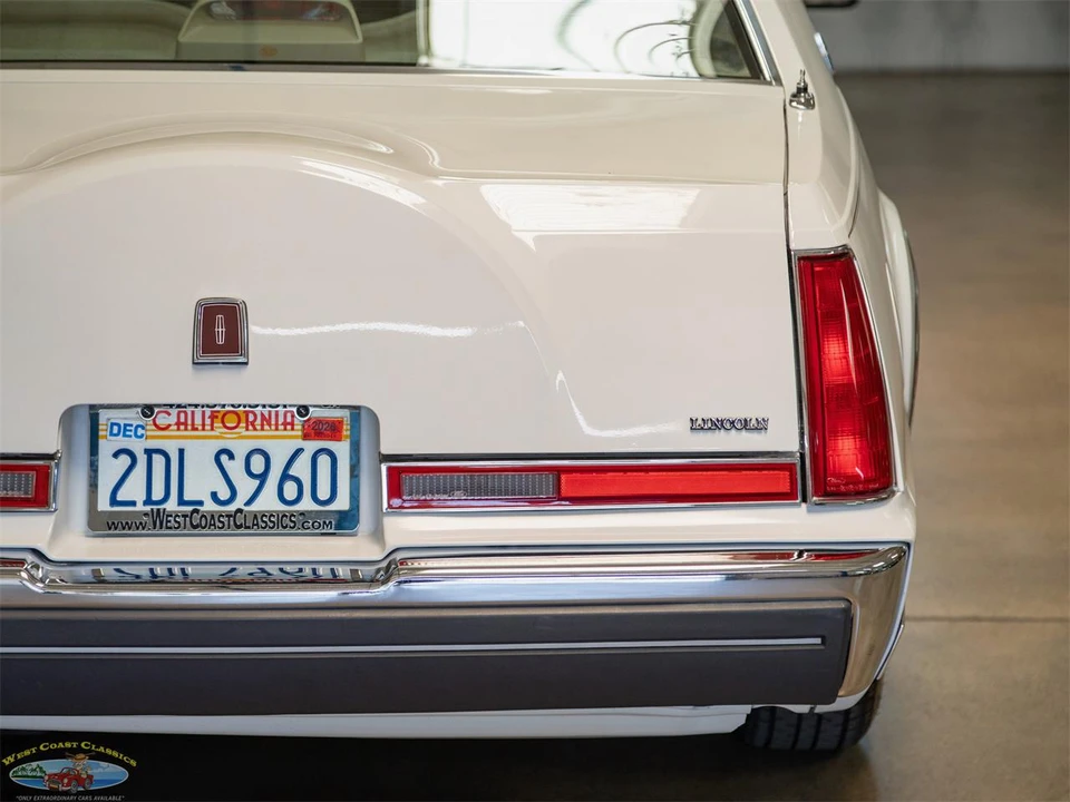 1987 Lincoln Continental Mark VII - Image 20 of 31