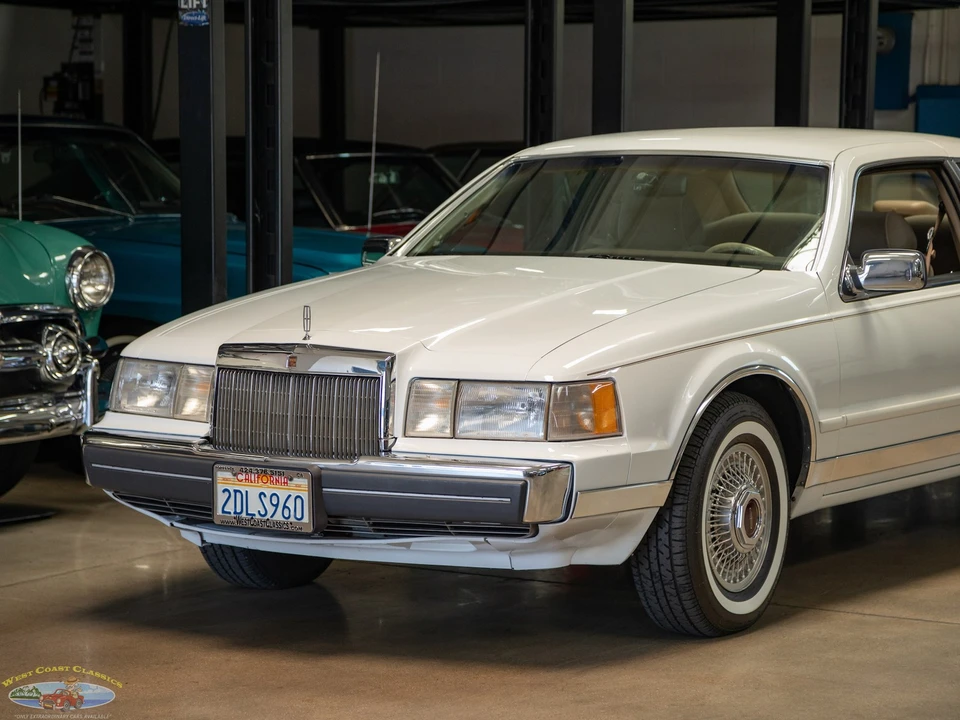 1987 Lincoln Continental Mark VII - Image 9 of 31