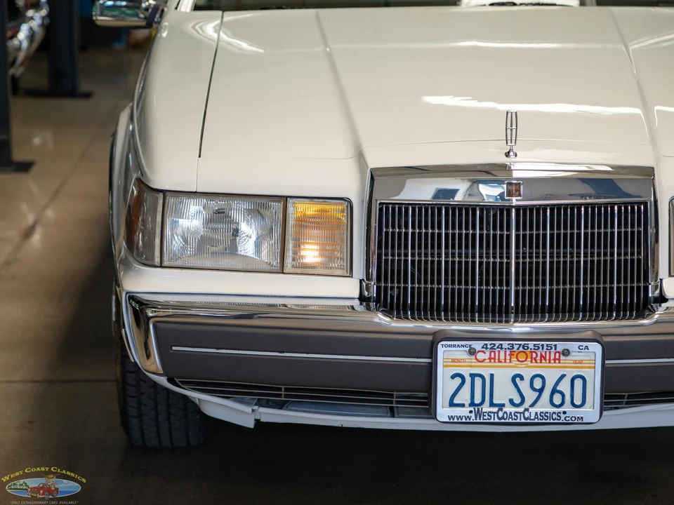 1987 Lincoln Continental Mark VII - Image 15 of 31