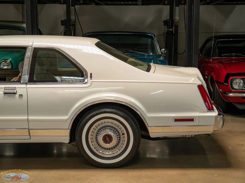 1987 Lincoln Continental Mark VII - Image 8 of 31