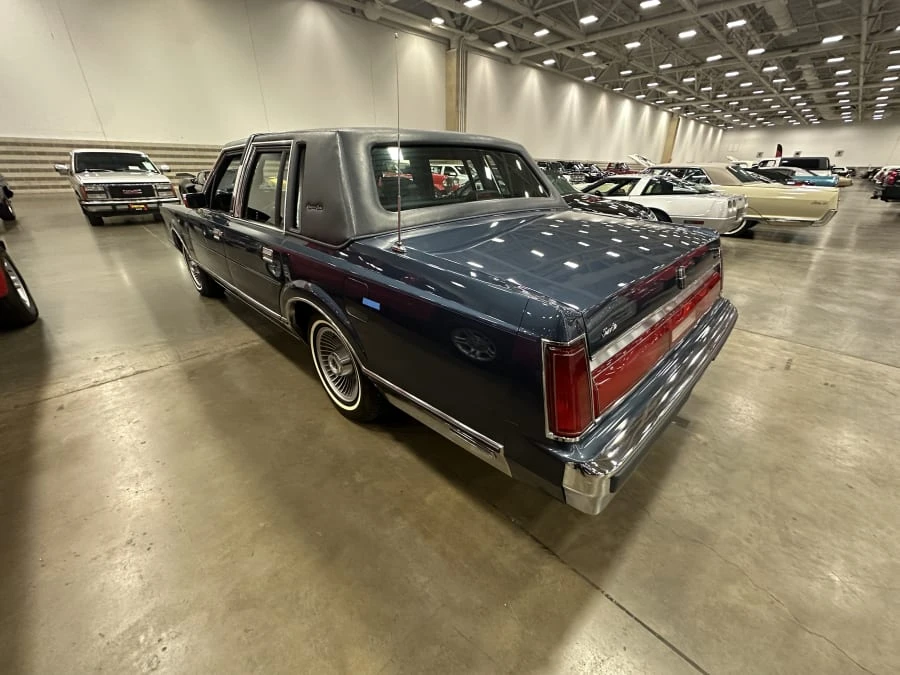 1987 Lincoln Town Car - Image 2 of 4