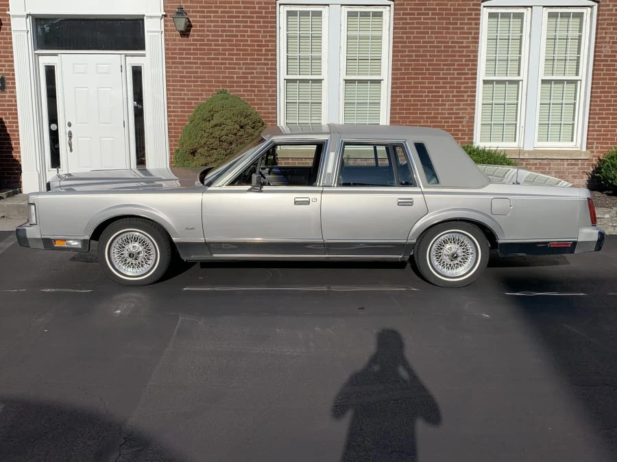 1987 Lincoln Town Car - Image 2 of 8