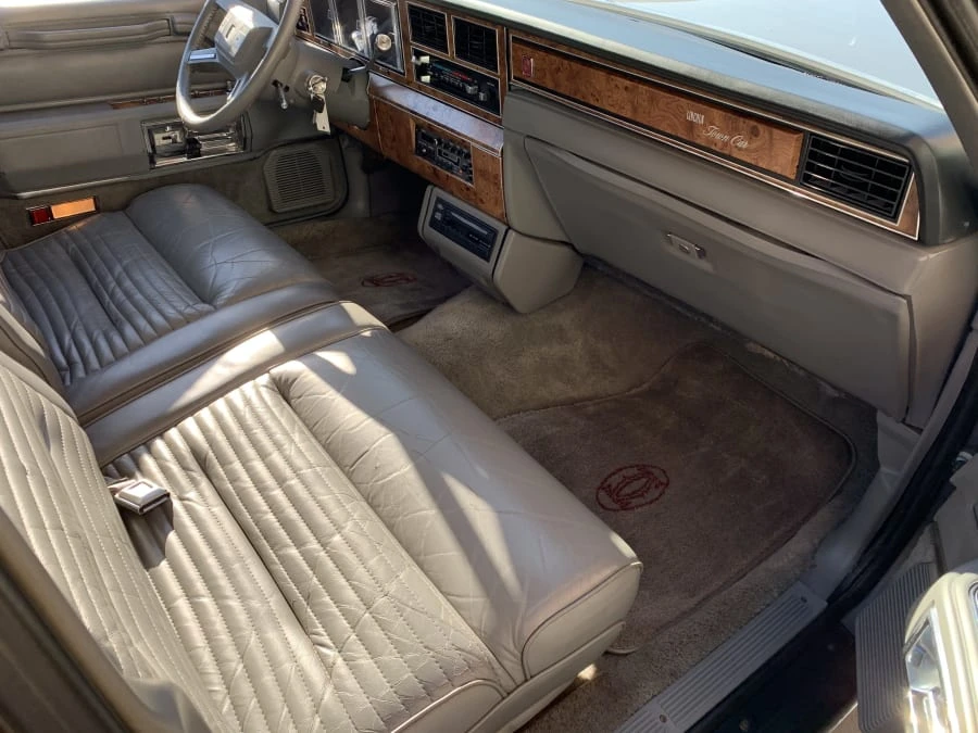 1987 Lincoln Town Car - Image 6 of 8
