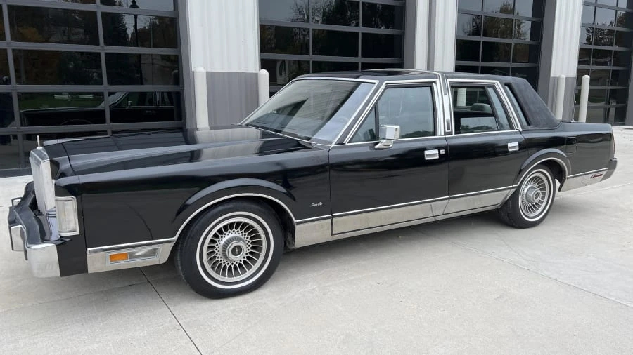 1987 Lincoln Town Car - Image 11 of 31