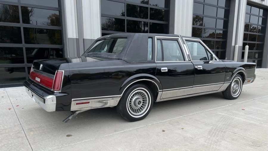 1987 Lincoln Town Car - Image 4 of 31