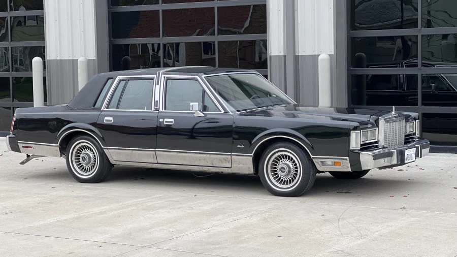 1987 Lincoln Town Car - Image 10 of 31