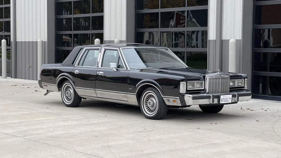 1987 Lincoln Town Car - Image 12 of 31