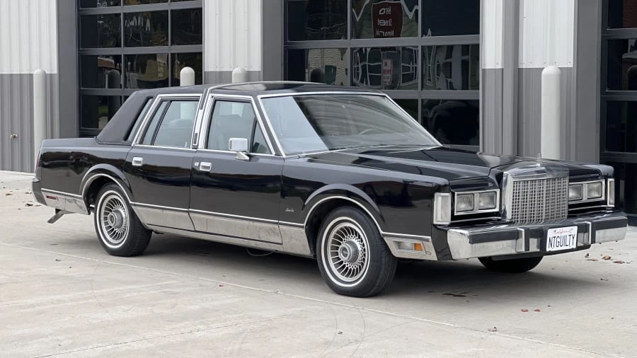 1987 Lincoln Town Car - Image 9 of 31