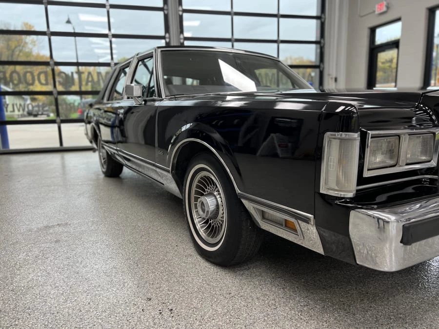 1987 Lincoln Town Car - Image 18 of 31