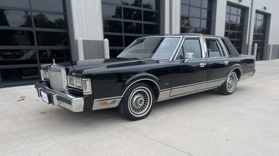 1987 Lincoln Town Car - Image 7 of 31