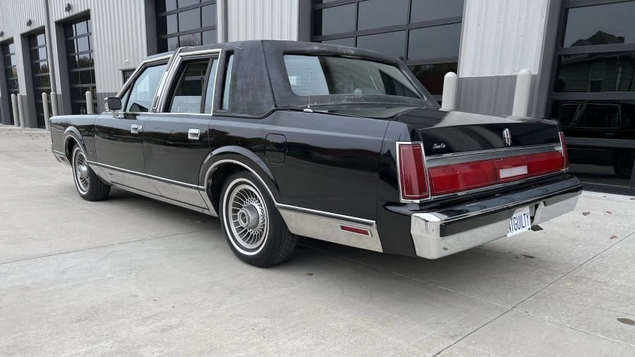 1987 Lincoln Town Car - Image 8 of 31