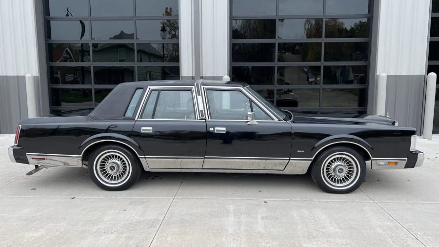 1987 Lincoln Town Car - Image 3 of 31