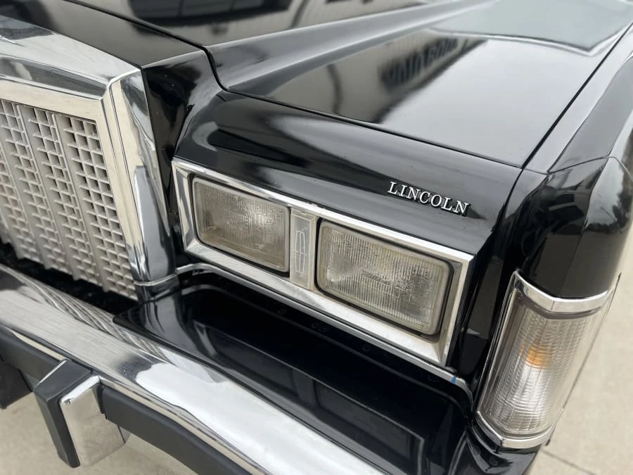 1987 Lincoln Town Car - Image 20 of 31