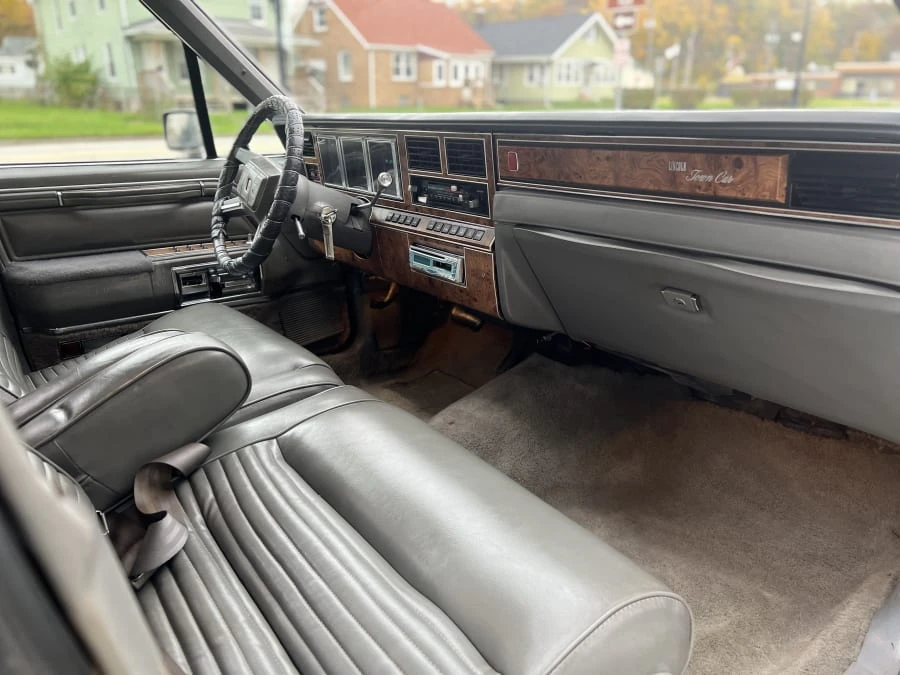 1987 Lincoln Town Car - Image 29 of 31