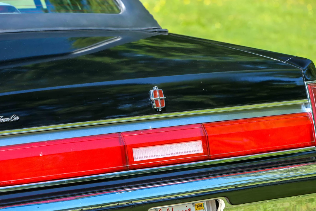 1987 Lincoln Town Car - Image 11 of 31
