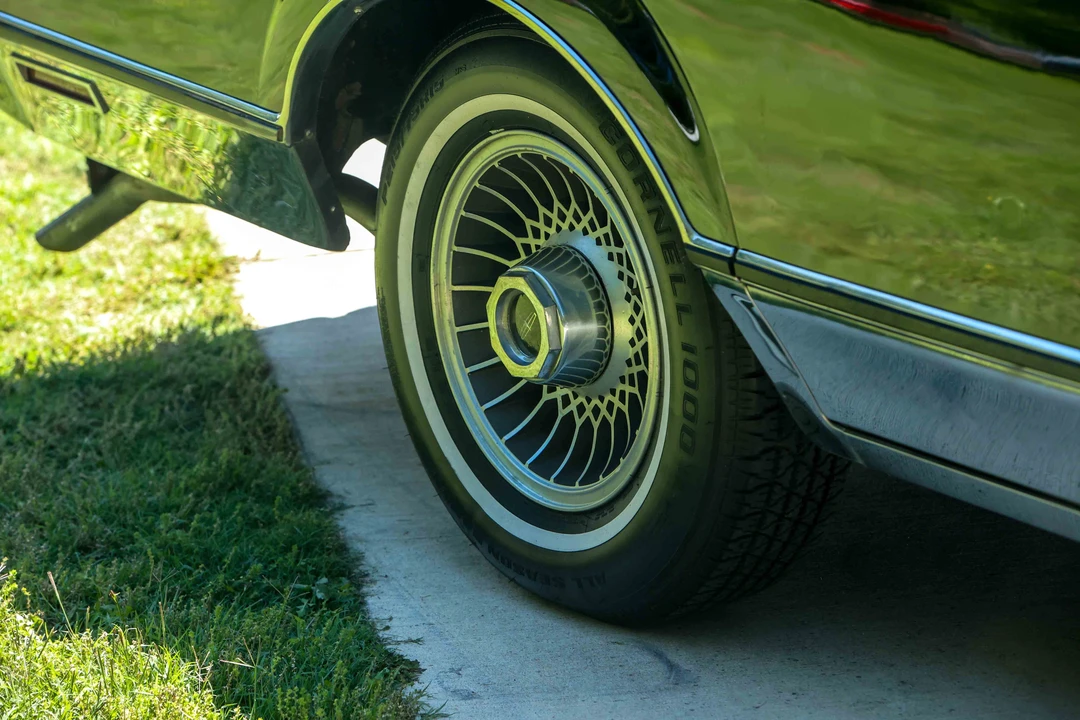 1987 Lincoln Town Car - Image 27 of 31