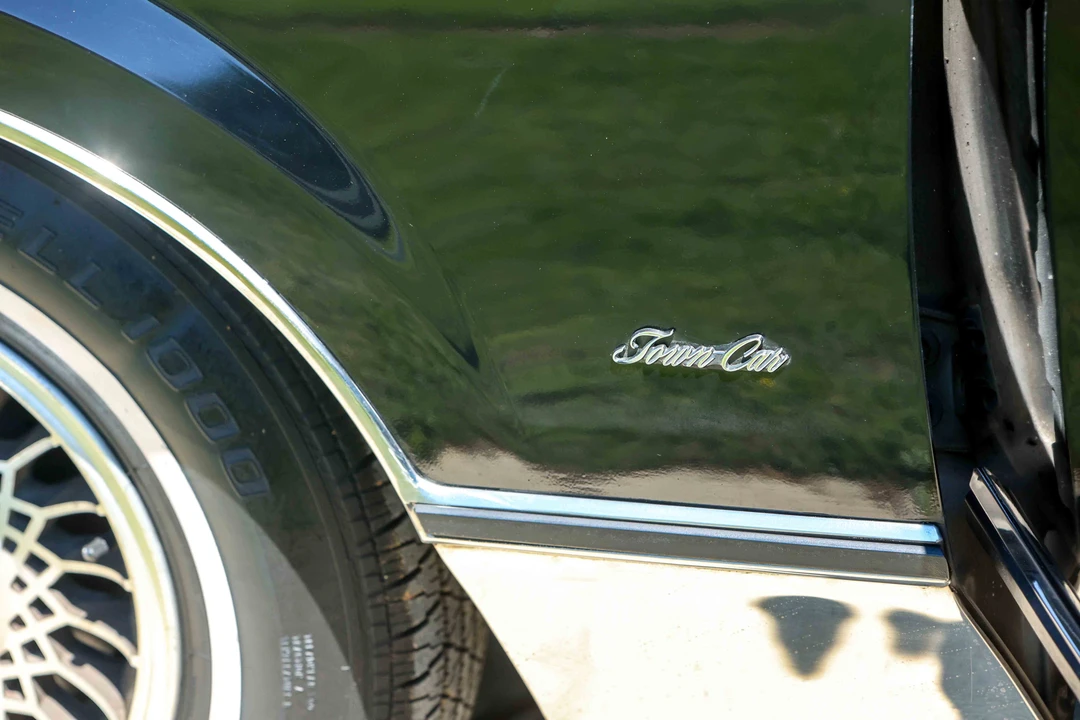 1987 Lincoln Town Car - Image 17 of 31