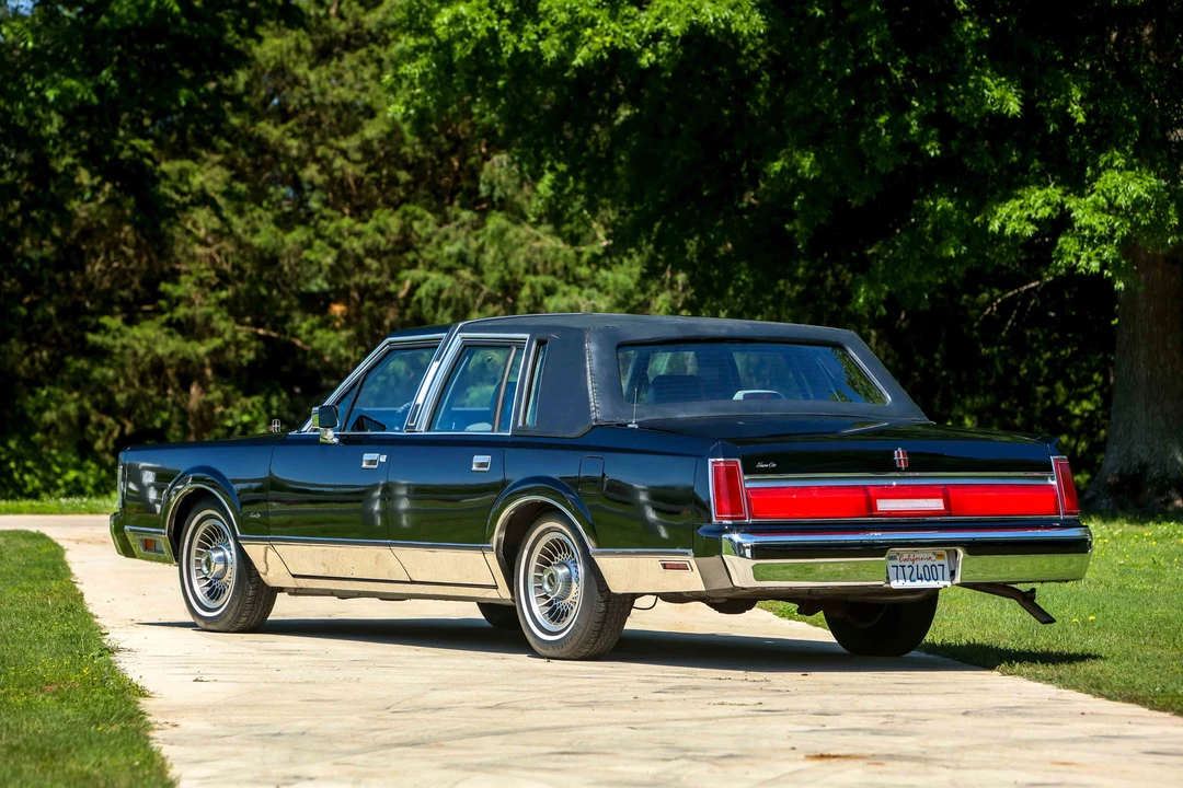 1987 Lincoln Town Car - Image 4 of 31