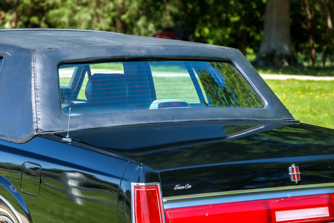 1987 Lincoln Town Car - Image 12 of 31