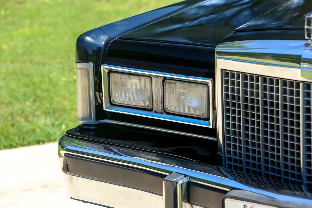 1987 Lincoln Town Car - Image 24 of 31